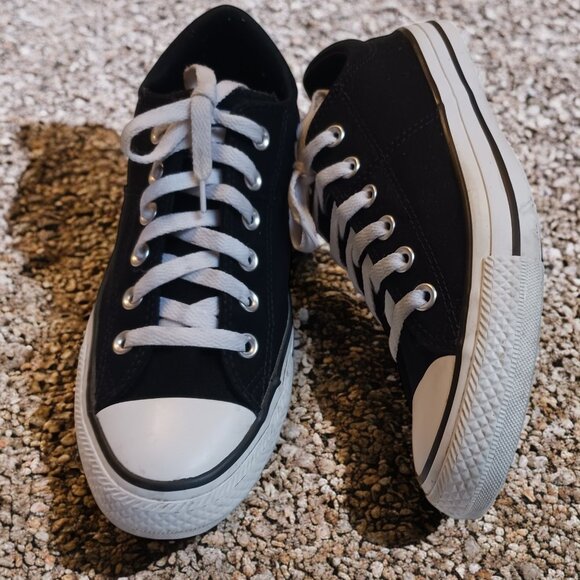 Vintage Y2K Converse Black & White Low Top Lace Up Skateboarding Shoes Size 9 - Picture 1 of 13